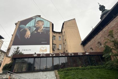 Ресторан у центрі Львова збудував терасу біля пам'ятки — влада вимагає знесення