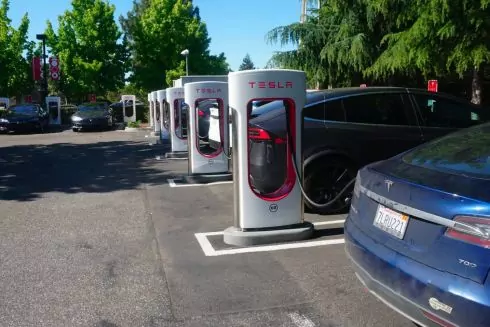 Tesla вперше в Україні встановить зарядні станції Supercharger