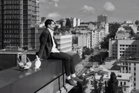 Apple зняла у Києві рекламу навушників AirPods