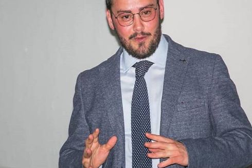 Трансгендерный мужчина впервые стал мэром города в Италии