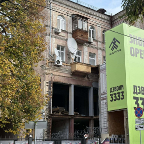 У центрі Києва виявили руйнування історичної будівлі за фасадною завісою
