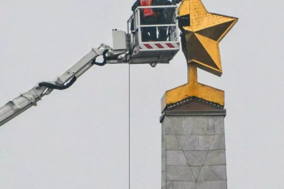 Стало відомо, що буде із зіркою, яку демонтували з обеліска на Галицькій площі