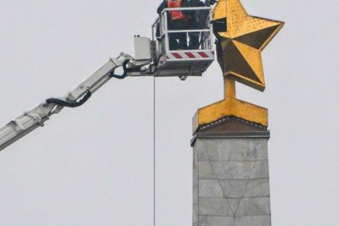 Стало известно, что будет со звездой, которую демонтировали с обелиска на Галицкой площади