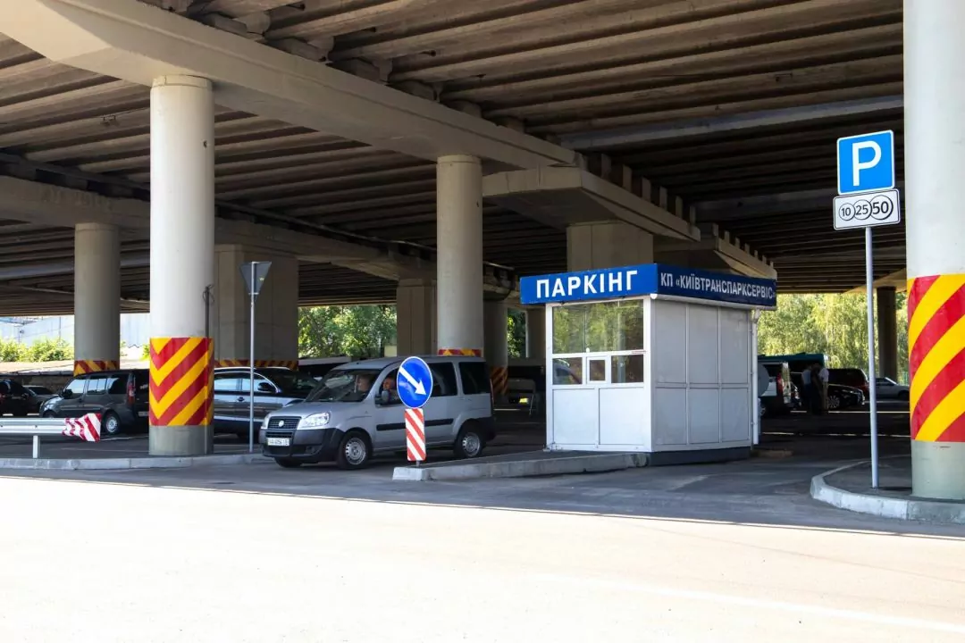 Припаркуешься: возле станции метро &laquo;Выдубичи&raquo; открыли первый перехватывающий паркинг