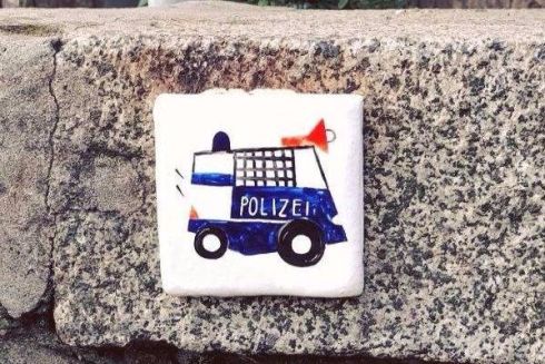 Міська інтервенція: як на вулицях Києва з'явилися малюнки на плитках