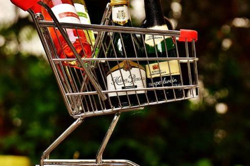 Суд зобов'язав скасувати заборону на продаж алкоголю вночі в Києві