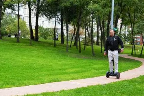 Газон, навігація, велодоріжки: На Троєщині відкрили новий парк