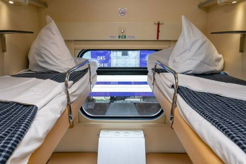 USB-розетки та міні-перегородки для приватності: дивіться, як виглядають нові плацкартні вагони Укрзалізниці