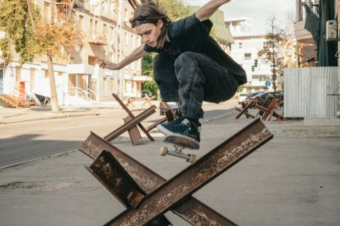 Як фотограф з Японії знімає харківських підлітків, які лишаються у місті, попри війну