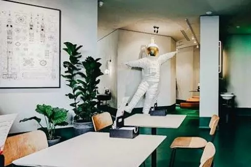 На Позняках відкрився пивний ресторан з дизайном від Слави Балбека