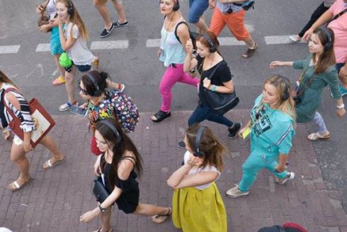 В Киеве начали проводить спектакли-променады по городу