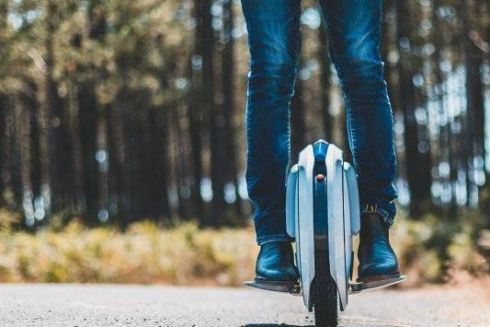 На Крещатике открыли пространство, где можно запустить дрон и покататься на моноколесе