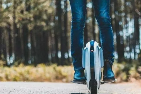 На Крещатике открыли пространство, где можно запустить дрон и покататься на моноколесе