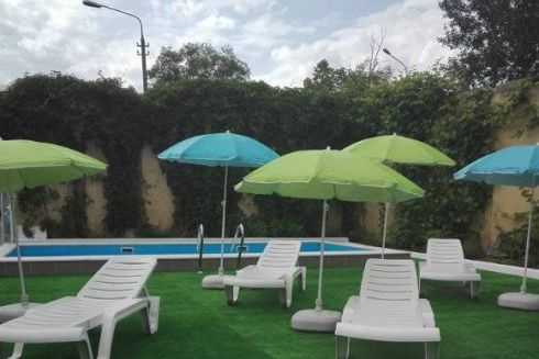 На Отрадном открыли пляжную зону с бассейном