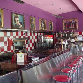 На місці легендарного кафе «Шалена мама» відкриють піцерію Domino's
