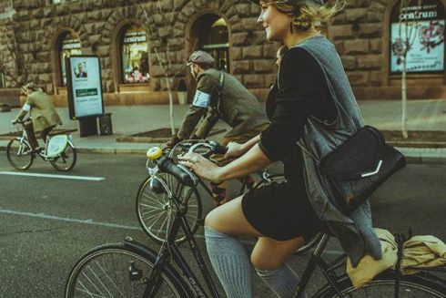 Замість метро і маршруток: Лайфхаки киян, які їздять містом на велосипеді