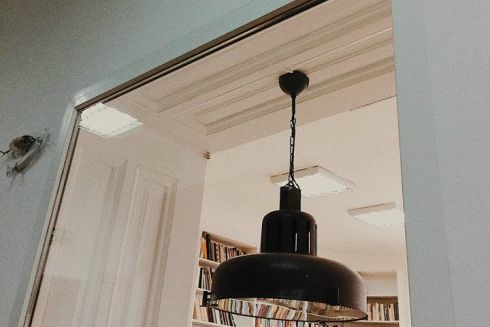 Современная мебель, грифельная стена, кухня: Как выглядит Urban библиотека во Львове