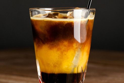 8 рецептів холодної кави, які врятують під час спеки