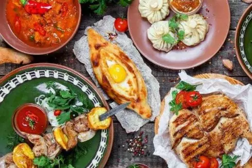 Гид по грузинской кухне: где в Киеве попробовать хинкали, хачапури и чанахи