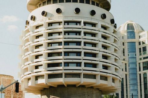 Як врятувати Київ від візуального шуму: європейський досвід реновації панельок, розумного озеленення та навігації