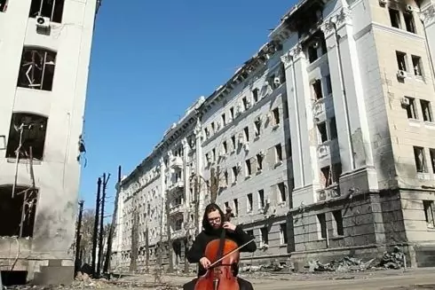 Как искусство противостоит разрушению: музыкант из Харькова, который играет среди руин &ndash; своем проекте