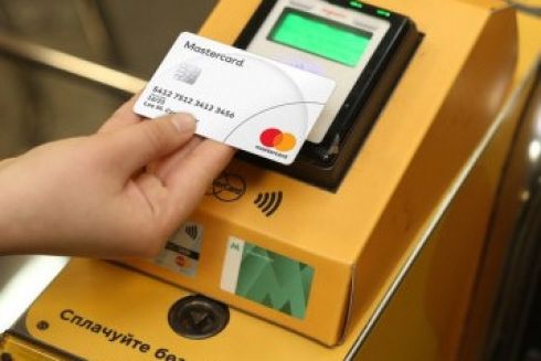 За проїзд у громадському транспорті Києва можна буде платити карткою