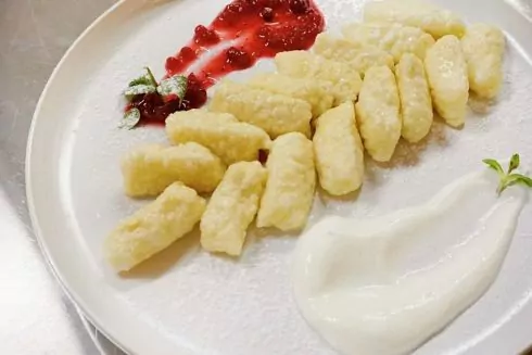 На Подоле открыли бистро &laquo;Пташка&raquo;: с вином, завтраками и бесплатным фильтром