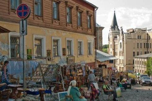 Андріївський узвіз очистять від сувенірних МАФів