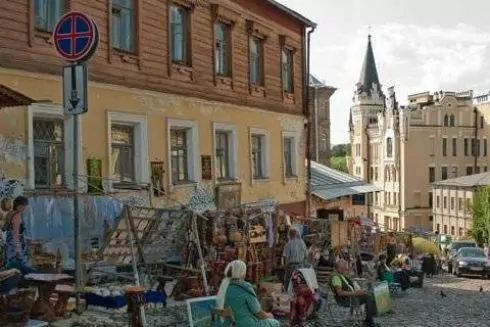 Андріївський узвіз очистять від сувенірних МАФів