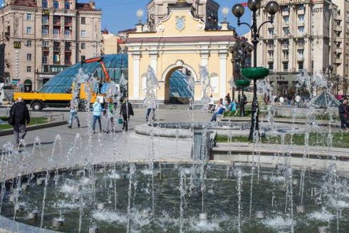 Киевлянам предлагают выбрать плейлист для музыкальных фонтанов на Майдане