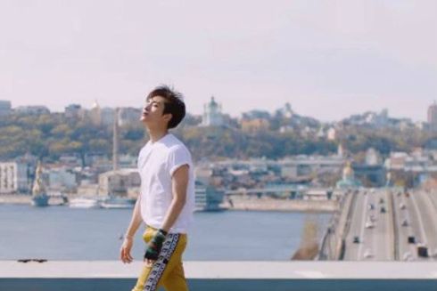 Китайская кей-поп-группа WayV сняла клип в Киеве