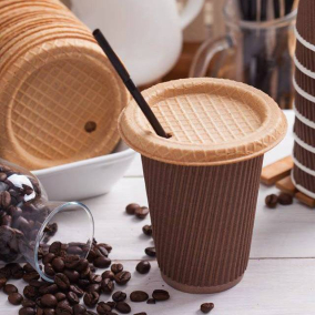 Украинская компания выпустила вафельные крышечки для кофе с собой