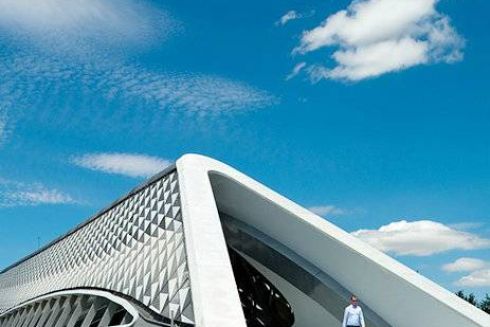 Посилання тижня: найвідоміші будівлі Захи Хадід, радянські мозаїки і міста-примари