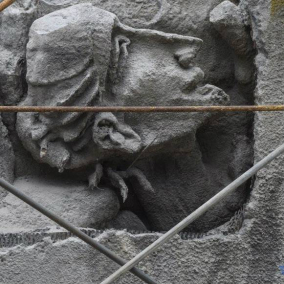 На Байковом кладбище восстановили фрагмент «Стены памяти»