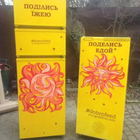На улицах Львова появились холодильники с бесплатной едой
