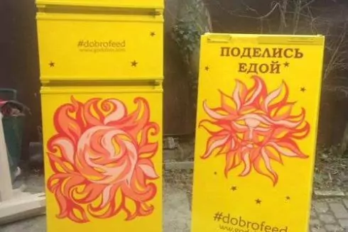 На улицах Львова появились холодильники с бесплатной едой