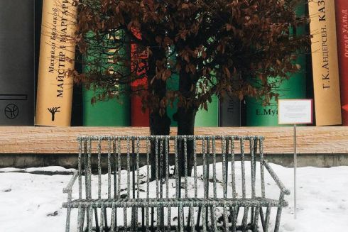 На ВДНГ встановили лавочку з пластикових кришечок