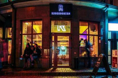 Бар Regenschirm закривається