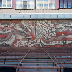 Мозаїчне панно на фасаді будівлі на Печерську опинилося під загрозою