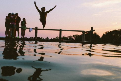 У Києві відкрили ВелоХаб і встановили дизайнерські лавочки, в Івано-Франківську спорудили парклет, а у Львові - соціальну кав'ярню