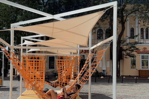 Качели и гамаки: Как городские активисты изменили Греческую площадь в Одессе