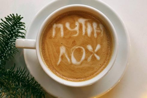 На Великій Житомирській відкрили кондитерську Collie Café: тут готують баскський чізкейк та ягідний торт