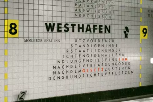 Посилання тижня: інсталяції з Burning Man, подорож берлінським метро і будинок з монохромними кімнатами
