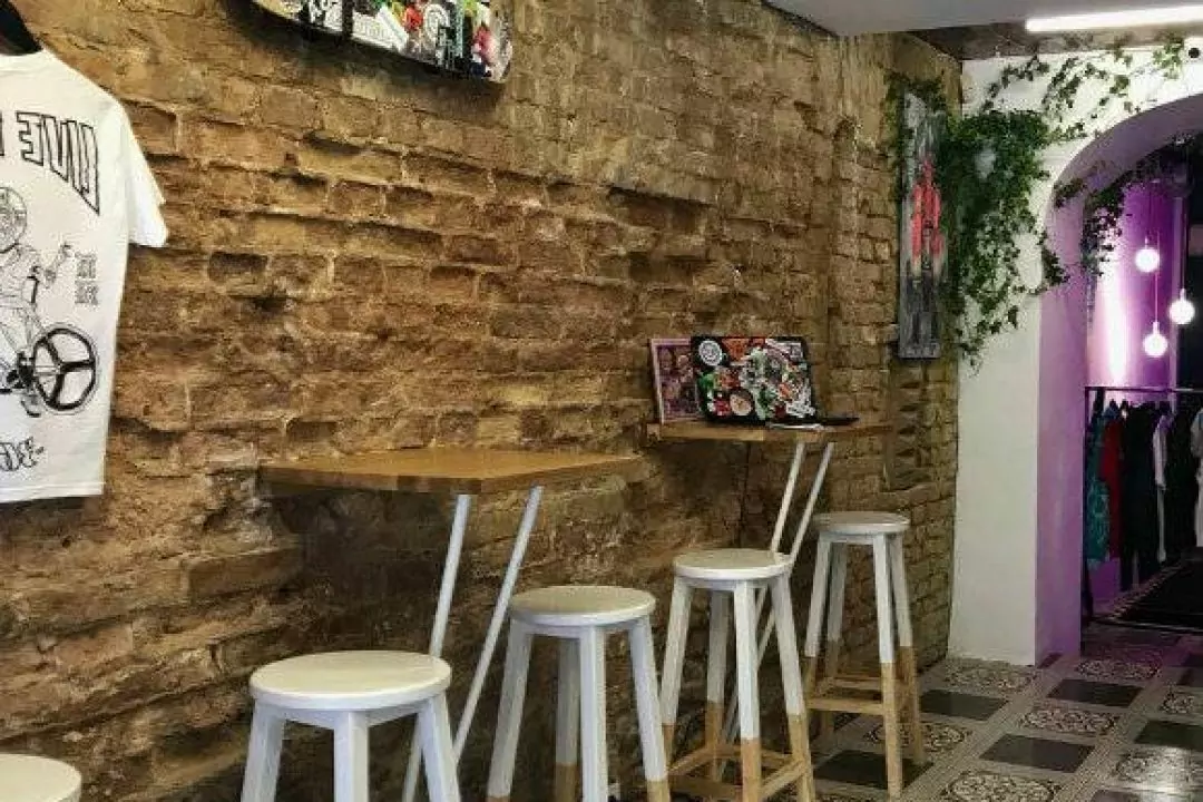 На Сагайдачного открылась кофейня-шоурум ZEFIR coffeebar