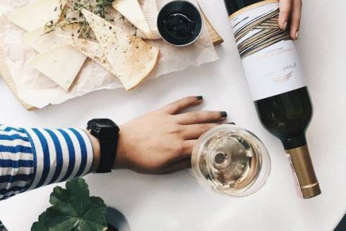 На Льва Толстого открылся еще один бар Like a local's