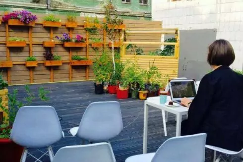 Пространство 31В1 открыло кафе и позволило бесплатно проводить мероприятия на террасе