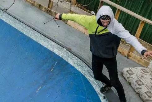 На задворках: Как киевляне собственными силами обустроили скейт-пул