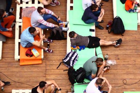 Своїми руками: Як в Івано-Франківську облаштовують дворики і громадські простори