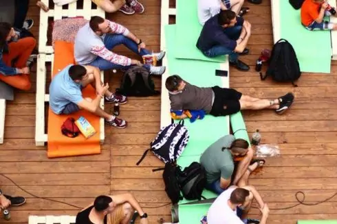 Своїми руками: Як в Івано-Франківську облаштовують дворики і громадські простори