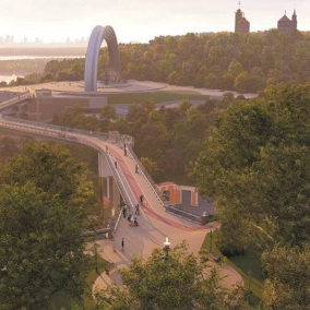 Пешеходный мост с Владимирской горки откроют следующей весной